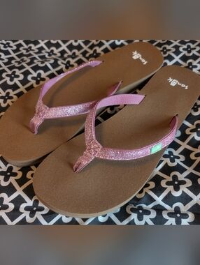 Sanuk Women's Pink Glitter Yoga Mat Flip Flops Size 8 NWOT